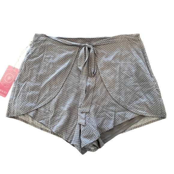FASHION ON EARTH DOTTED FAUX WRAP‎ TIE FRONT SIDE ZIP SHORT GRAY/WHITE LARGE NWT - Picture 1 of 11